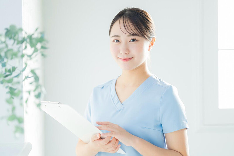 皮膚科医の年収はいくら？勤務医・開業医の収入と経営のポイント