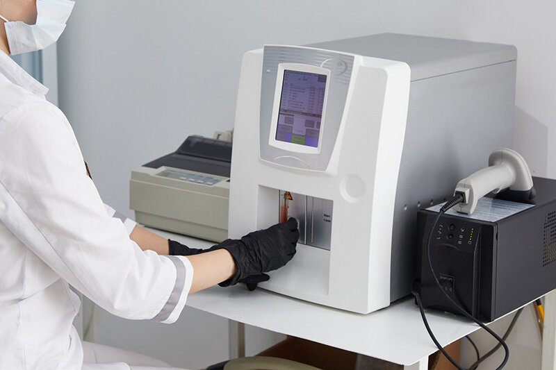 発熱外来だけじゃない！ 高機能「迅速検査機器」導入で実現する医療の付加価値