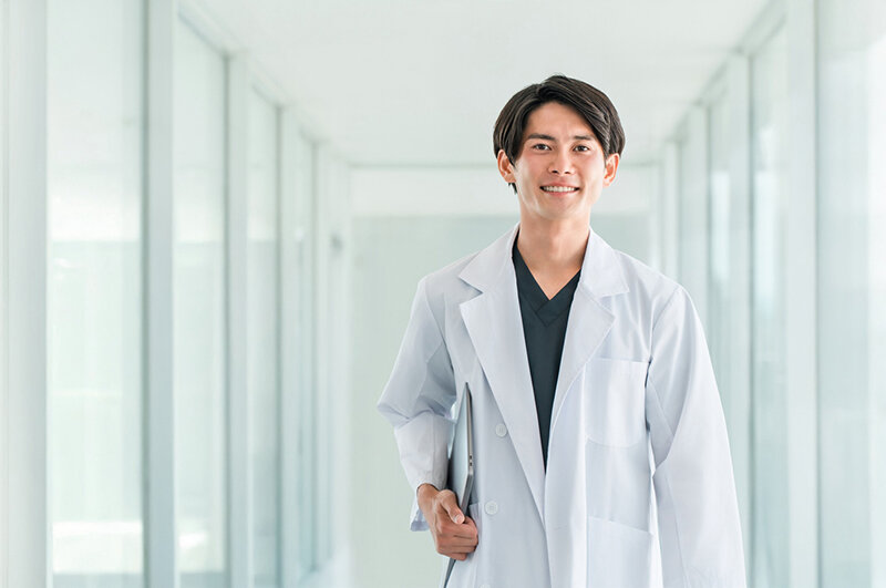 開業医と勤務医の違いとは？年収・働き方・向いている医師の特徴を解説