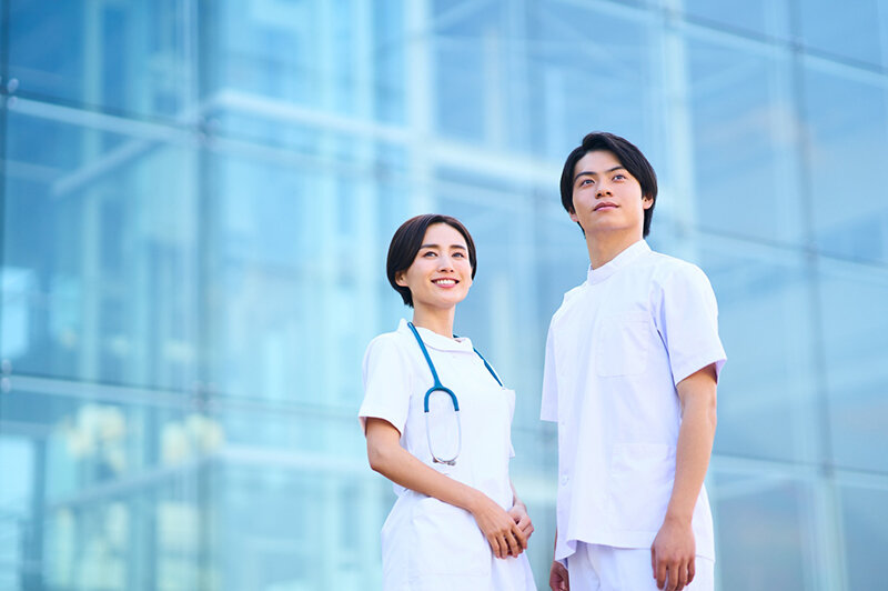 医者の年収は20代でいくら？研修医・専攻医の平均年収と将来の収入の変化を解説